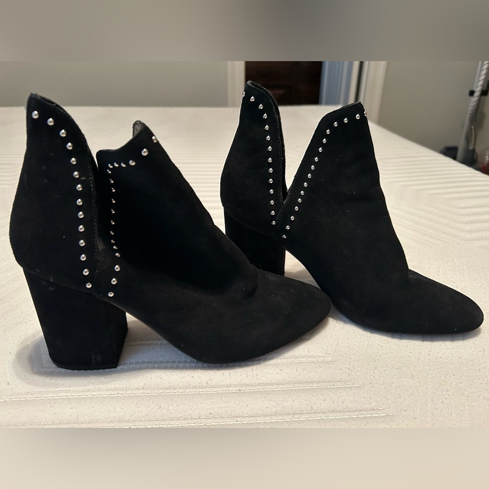 Steve Madden Rockstar, Black Suede Booties. Size 9.5M